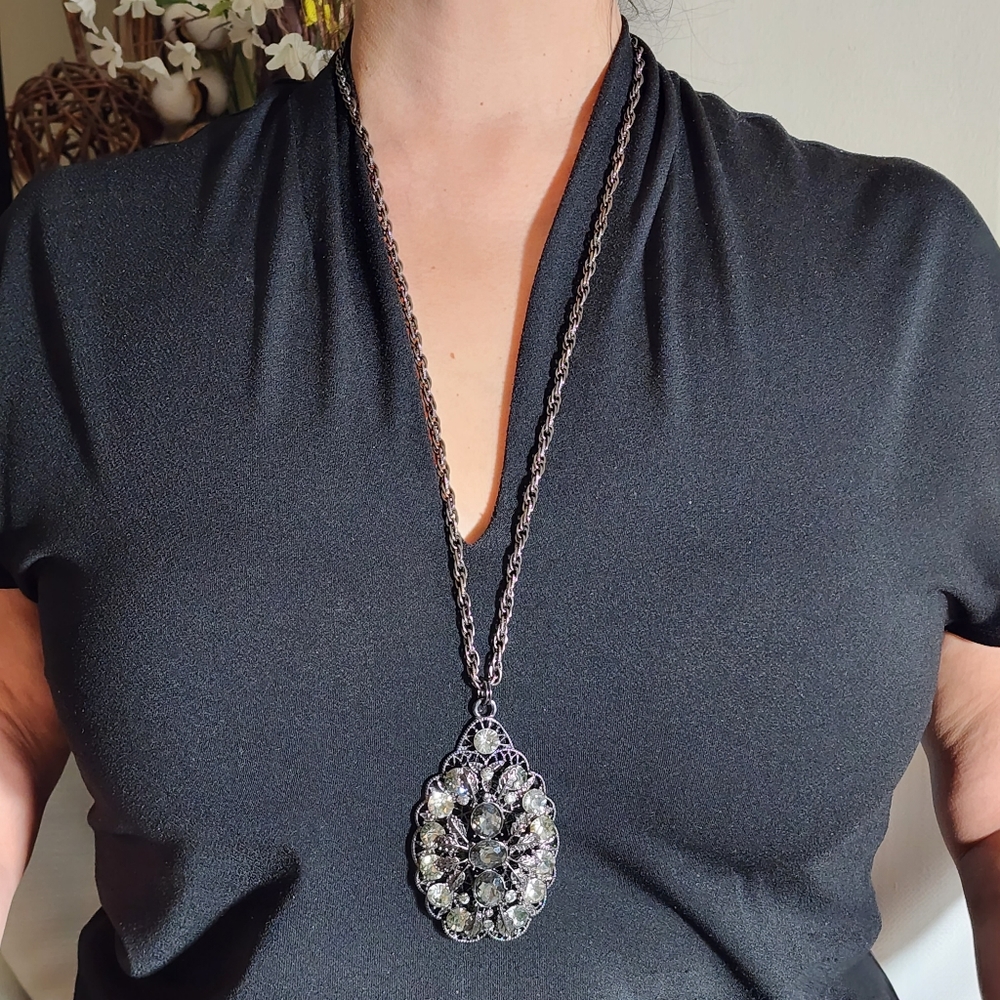 Filigree Victoria Pendant Necklace